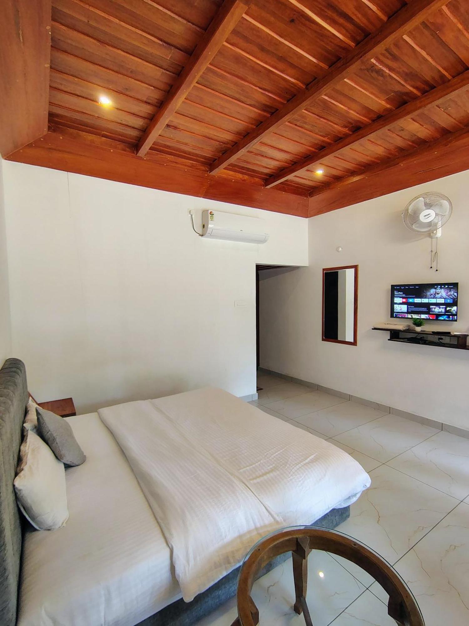 Hotel The Royal Island Mundrothuruth Zimmer foto